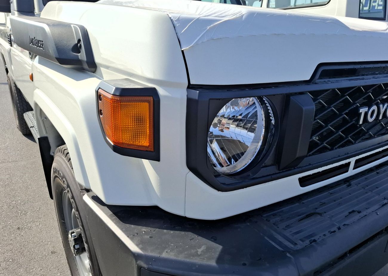 تويوتا لاند كروزر بيك آب Toyota LC Pickup 2.8L 2025 MT SC White Diesel GCC