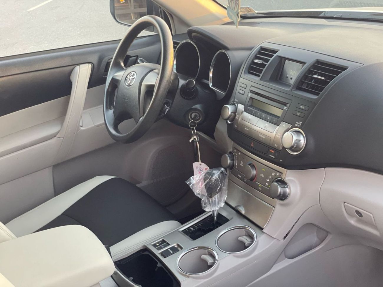 Toyota Highlander 2012 Toyota Highlander – 3.5L V6 – Mid Option – AWD – USA Specs