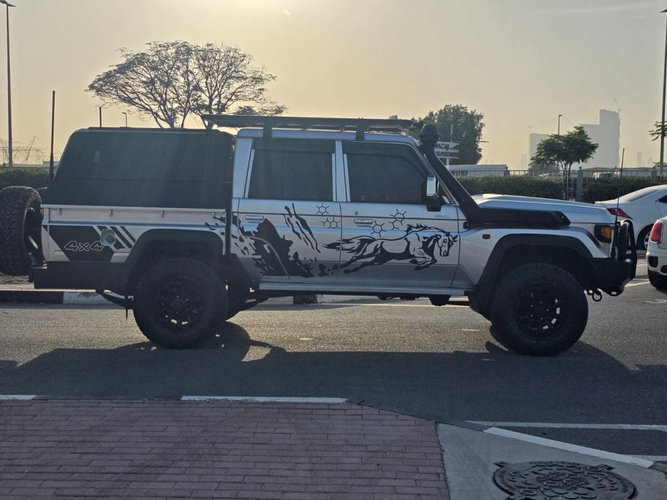 تويوتا لاند كروزر بيك آب -