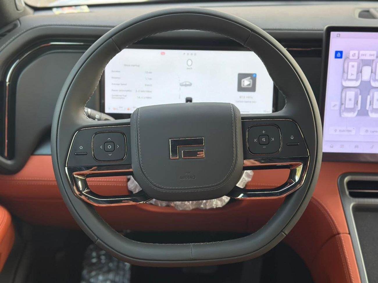 روكس 01 ROX 01 7 SEATS HYBRID White/Orange | Long range 2025