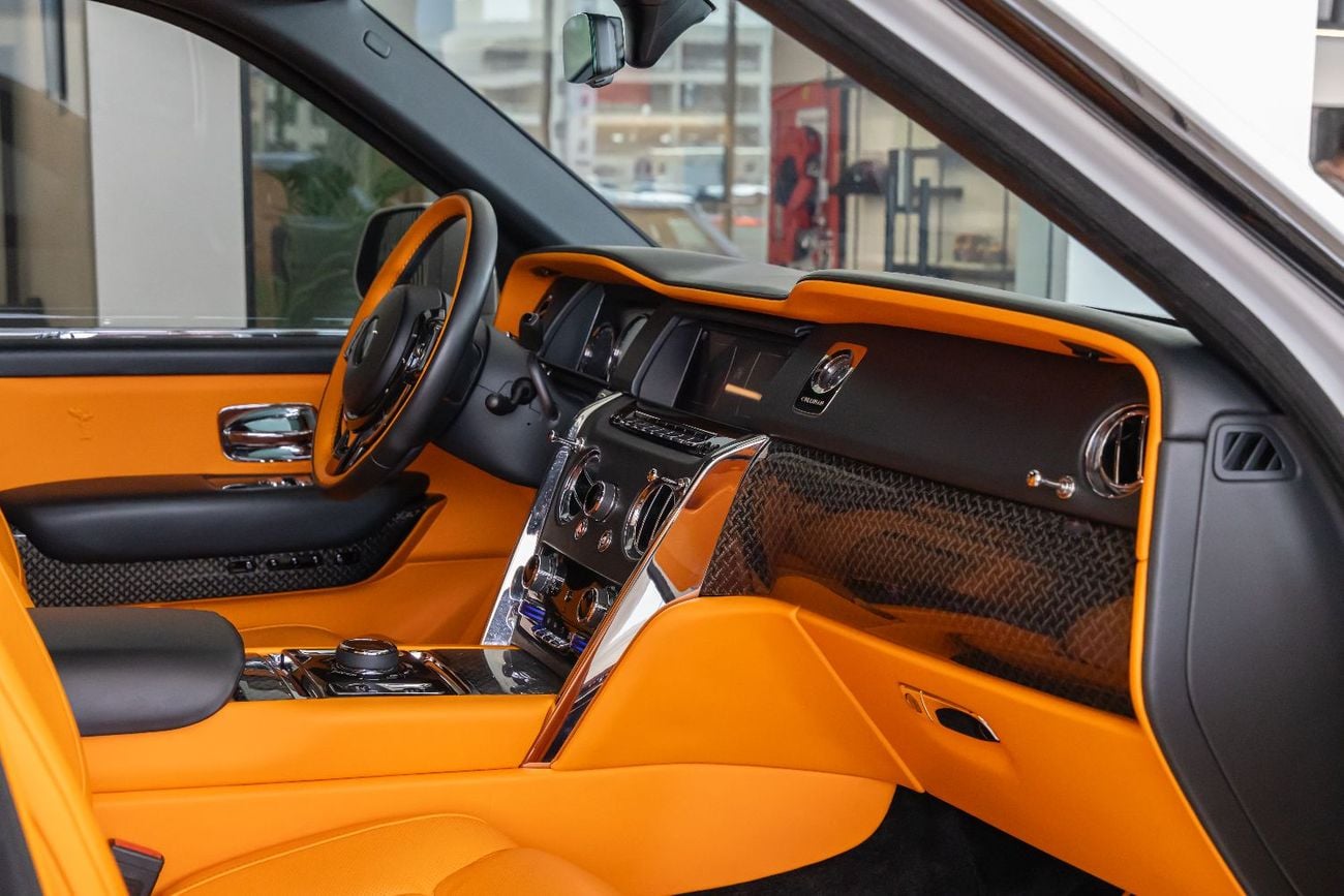 رولز رويس كولينان Rolls-Royce Cullinan | Black Badge Kit | Carbon Fiber Interior | Bespoke Premium Sound System | 2020