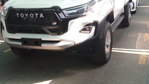 Toyota Hilux TOYOTA_HILUX_GR_4.0L_2024_GCC_SAUDI_V6