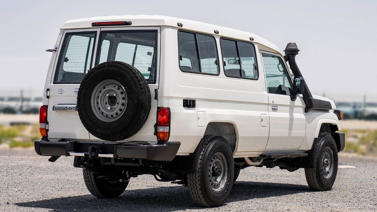 تويوتا لاند كروزر 70 LC 78 HARDTOP 2.8L MT Lc 78 hard top 3 door AT 2.8L