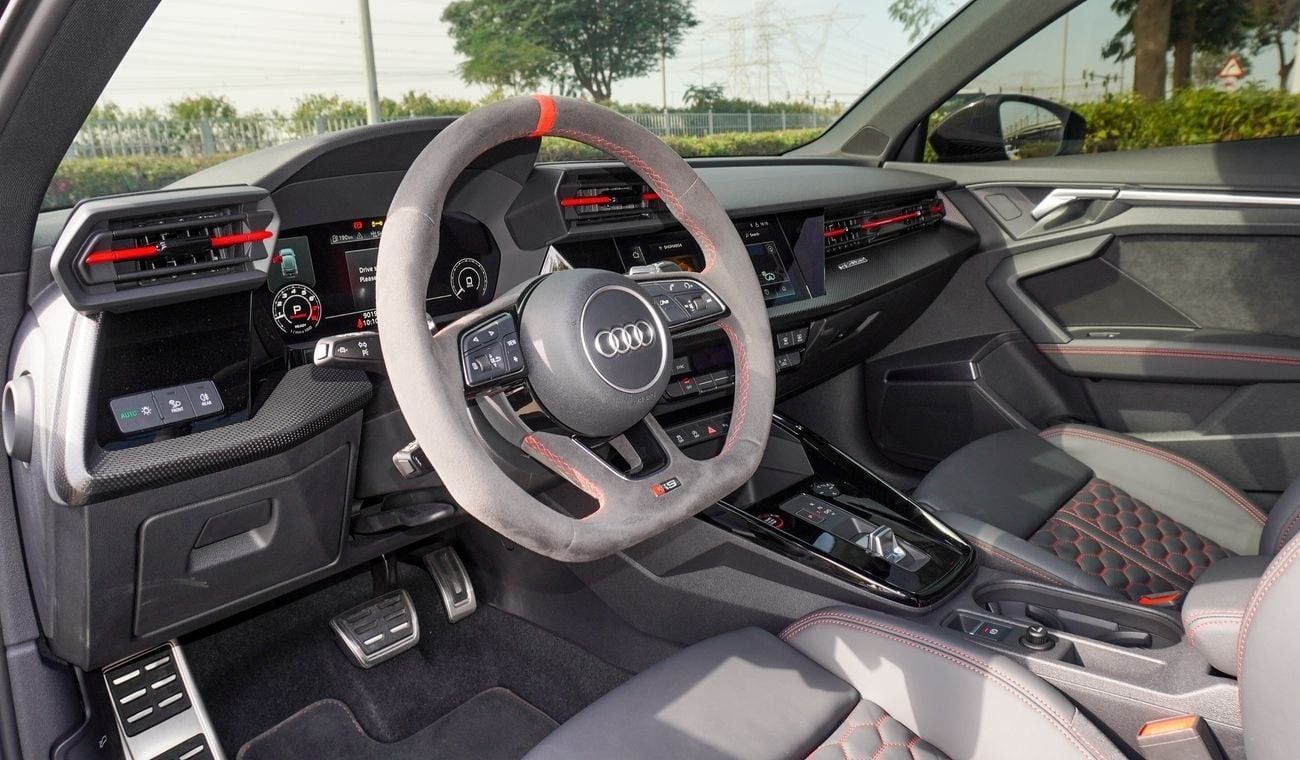 أودي RS3 TFSI quattro 2.5L Sportback