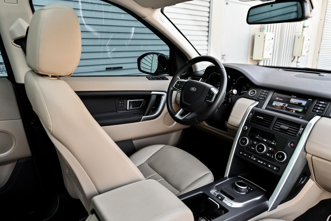 Land Rover Discovery Sport HSE Luxury | 3,033 P.M | 0% Downpayment | Magnificient Condition!