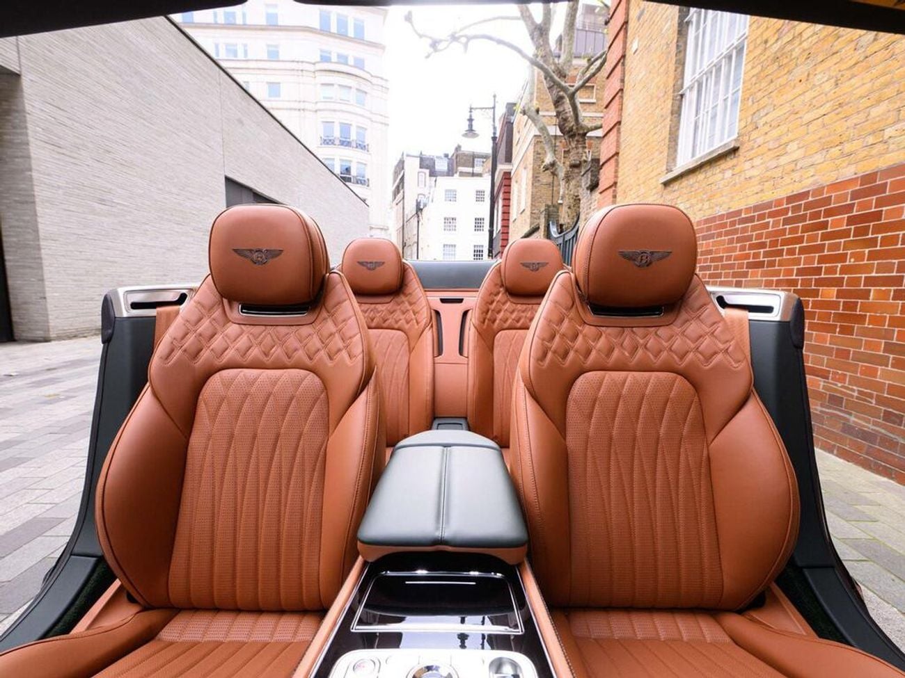 بنتلي كونتيننتال 4.0 V8 High-Performance 25.9kWh GTC Azure Auto 4WD Euro 6 (s/s) 2dr (EXPORT ONLY) Right hand drive