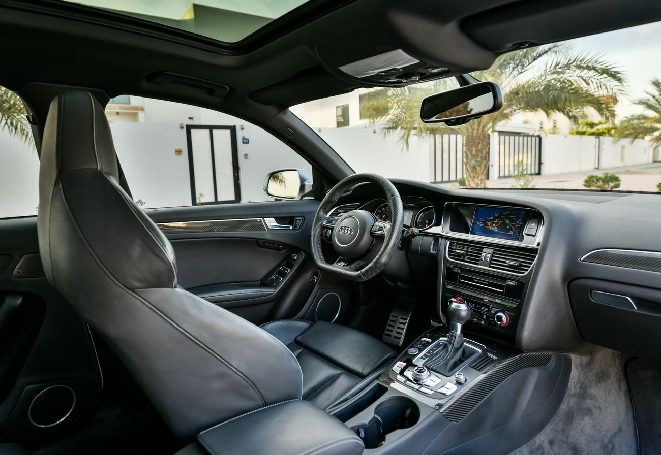 Audi RS4 Avant - 3 Y Warranty - GCC - AED 2,855 Per Month - 0% Downpayment