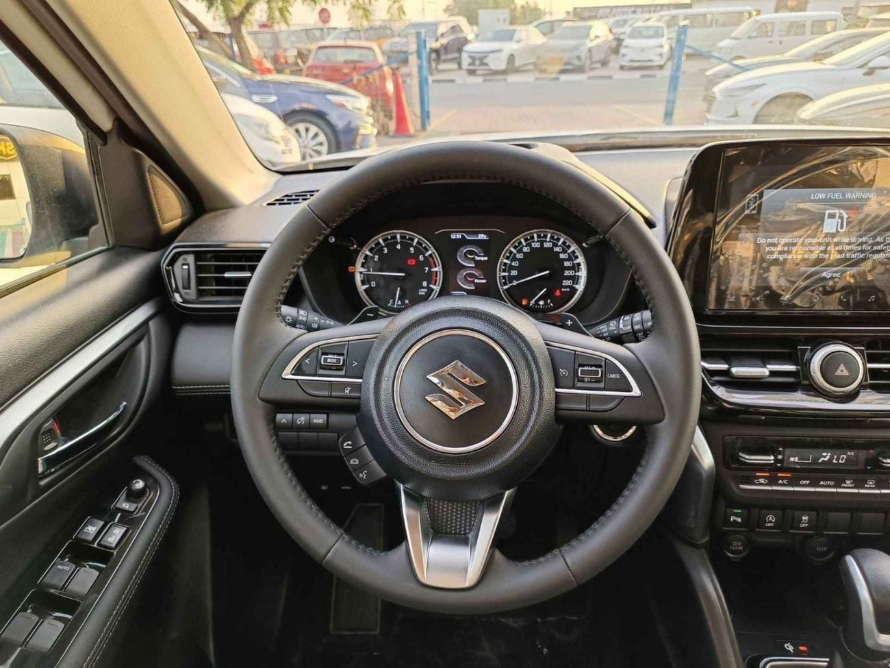 Suzuki Grand Vitara GLX / HYBRID / DOUBLE TONE / 1.5L V4 / "9" DISPLAY / 360* CAMERA / HEADUP DISPLAY (CODE # GVHB4X2F)