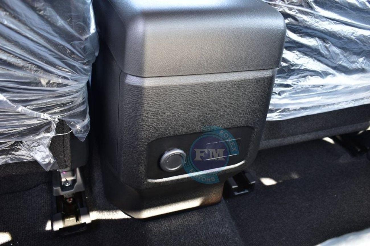 Mitsubishi L200 Double Cab Pickup GLS 2.4L Petrol 4WD Manual