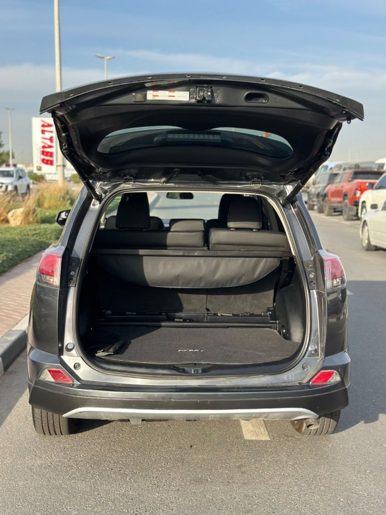 Toyota RAV4 XLE 2.5 Hybrid