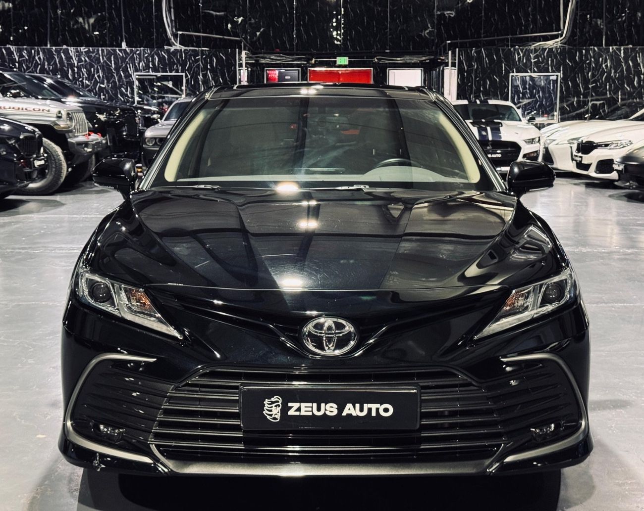 Toyota Camry SE 2.5L (204 HP)