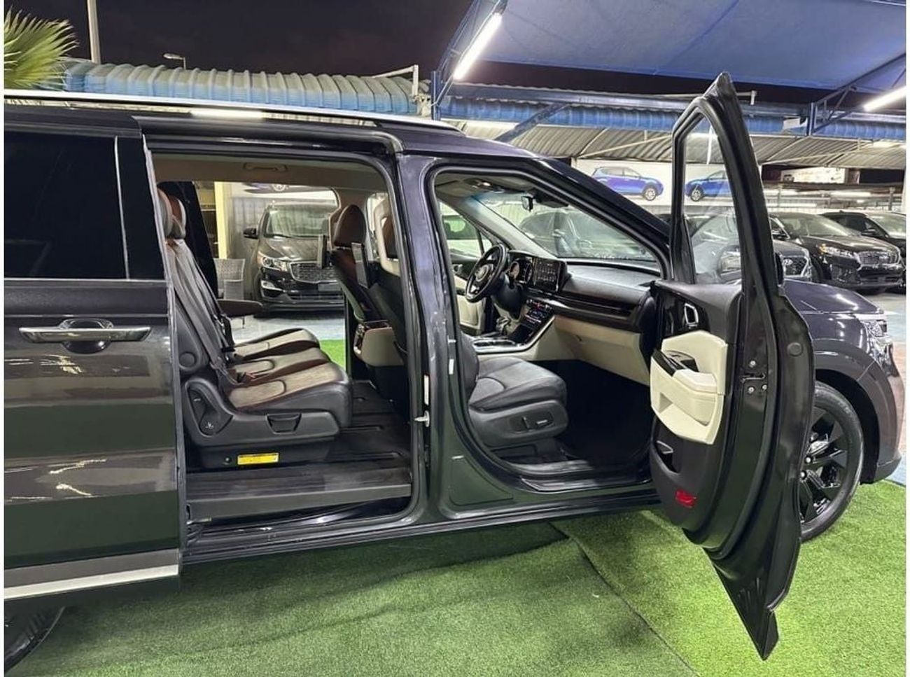 Kia Carnival SXL 3.5L 8seat