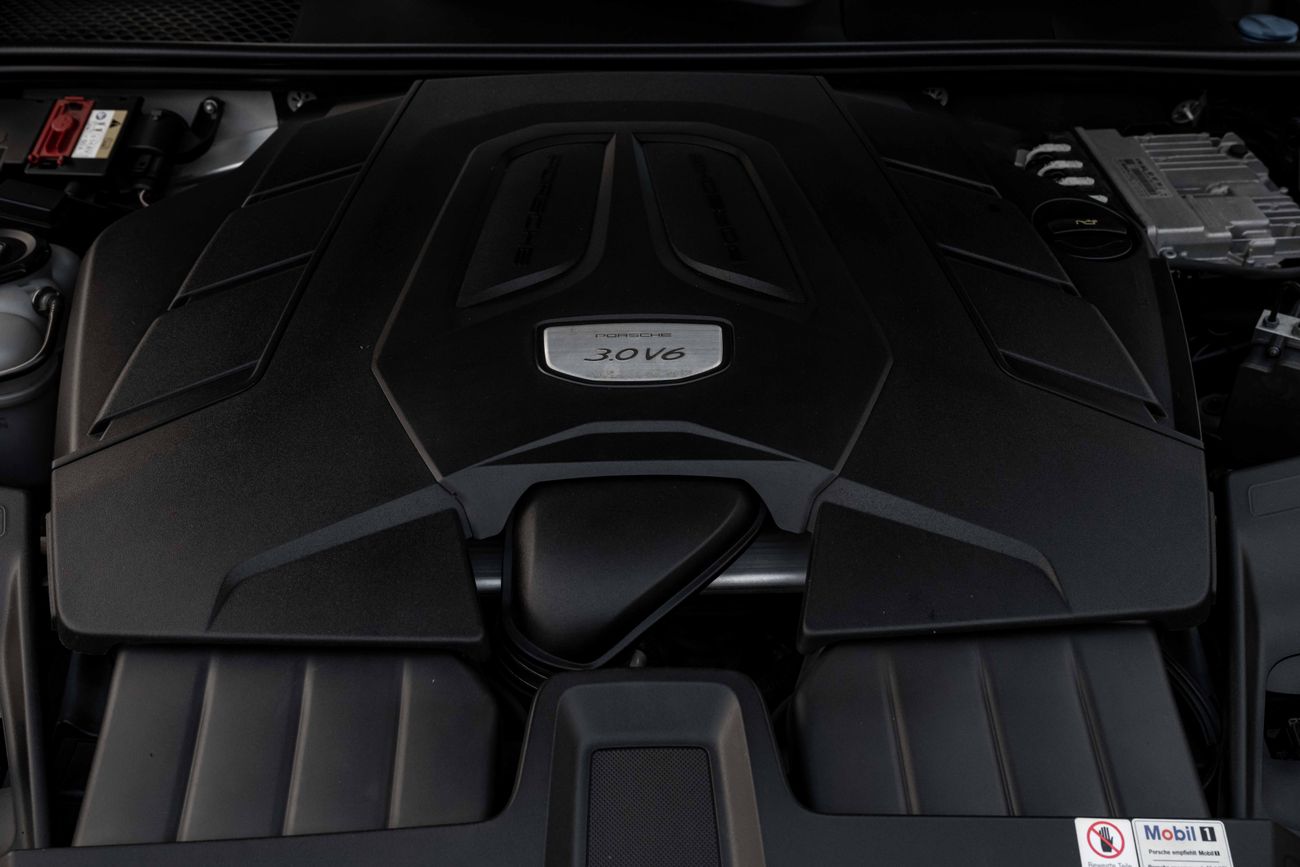 Porsche Cayenne Cayenne | 3,046 P.M | 0% Downpayment | 360 Camera | Blind Spot Warning!