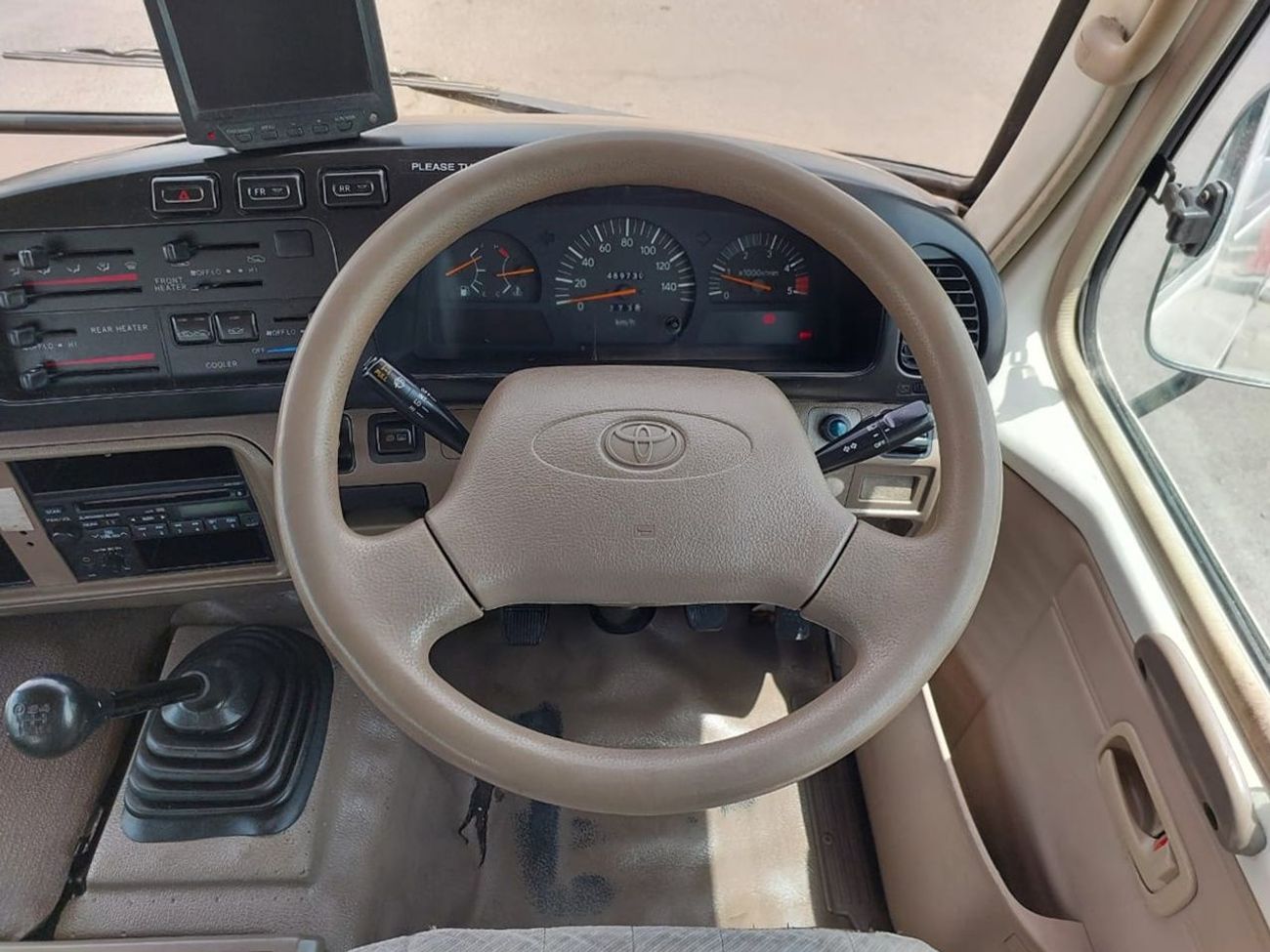 Toyota Coaster TOYOTA COASTER BUS RHD 2000 MODEL 4.2 L DIESEL MANUAL(PM01096)