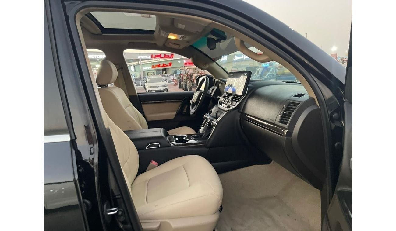 تويوتا لاند كروزر Toyota landcuriser 2017 facelifted 2024 full option Top the range