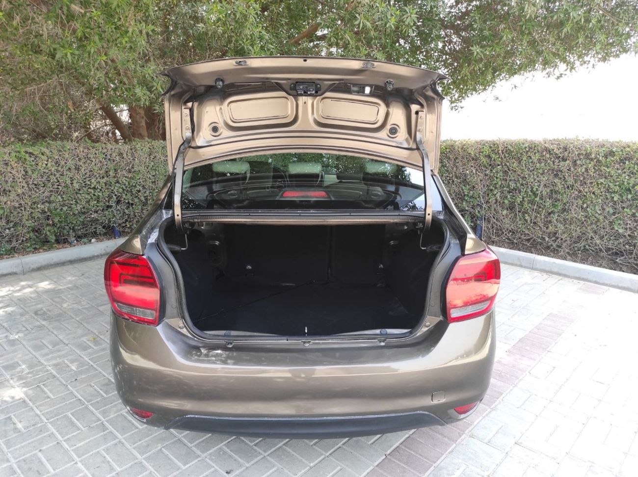 Renault Symbol Renault symbol 2020 Gcc full automatic