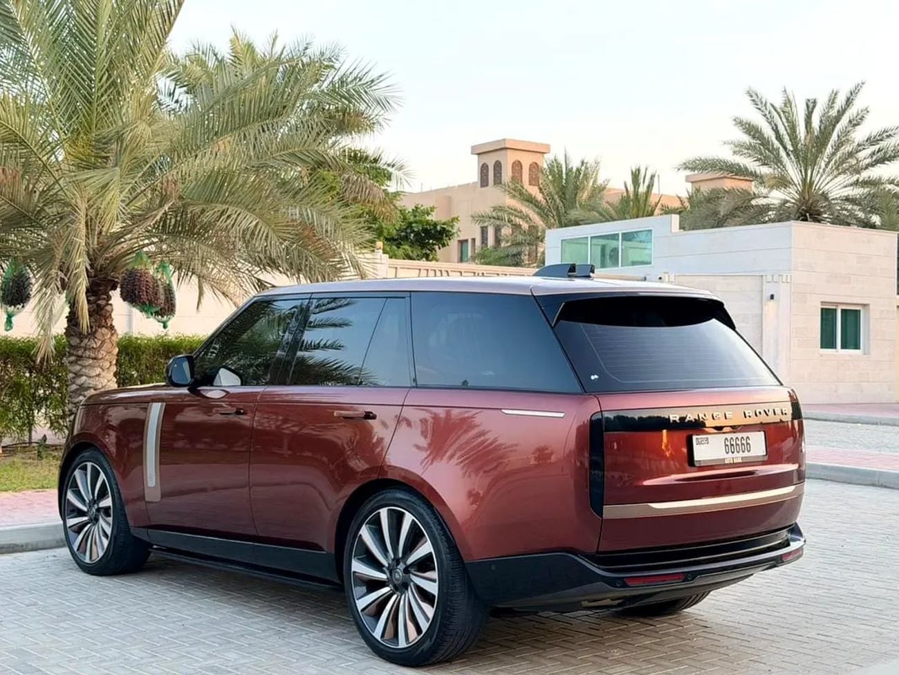 لاند روفر رينج روفر SV | GCC Specs | Pristine Condition