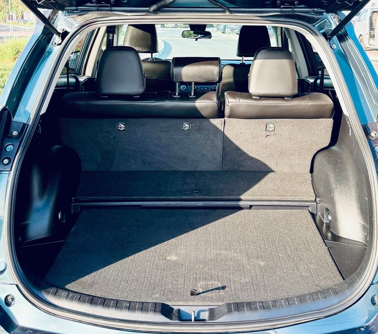 Toyota RAV4 LE 2.5L Cylinder 4 Hybrid Automatic 5 Seats 5 Doors