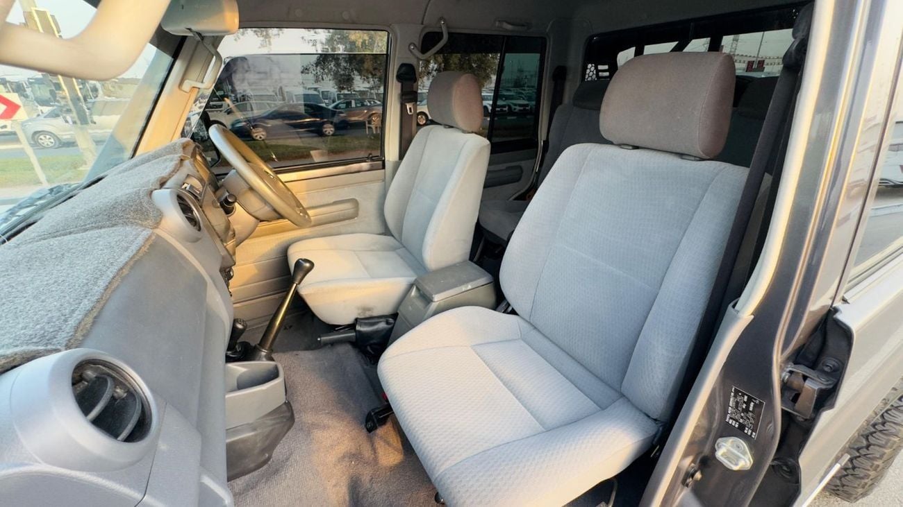 Toyota Land Cruiser HEAVY OFF-ROAD SETUP | 4WD | 4.5L DIESEL ENGINE | MANUAL TRANSMISSION | ROOF RACK + TENT | DOUBLE CA