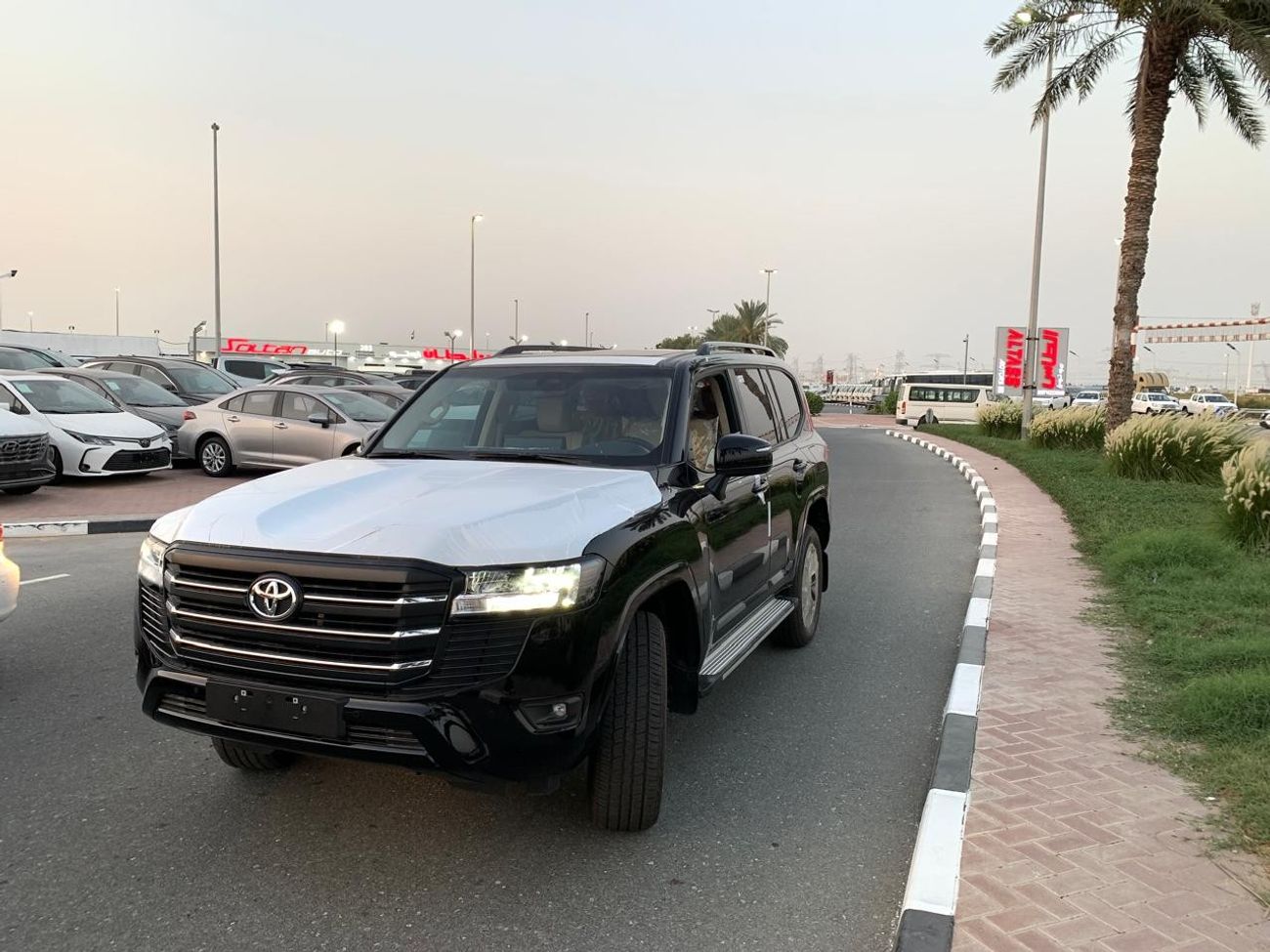 Toyota Land Cruiser GXR A/T 4.0L Gasoline