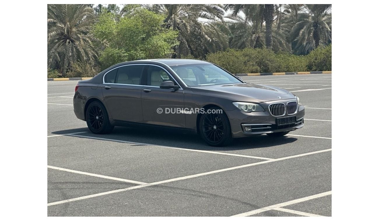 BMW 730Li Exclusive MODEL 2014 GCC CAR PERFECT CONDITION INSIDE AND OUTSIDE FULL T