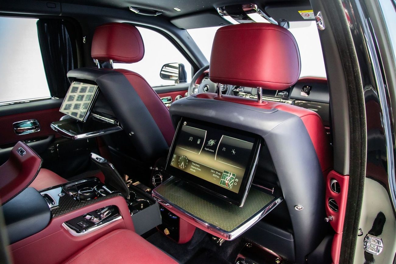 رولز رويس كولينان بلاك بادج