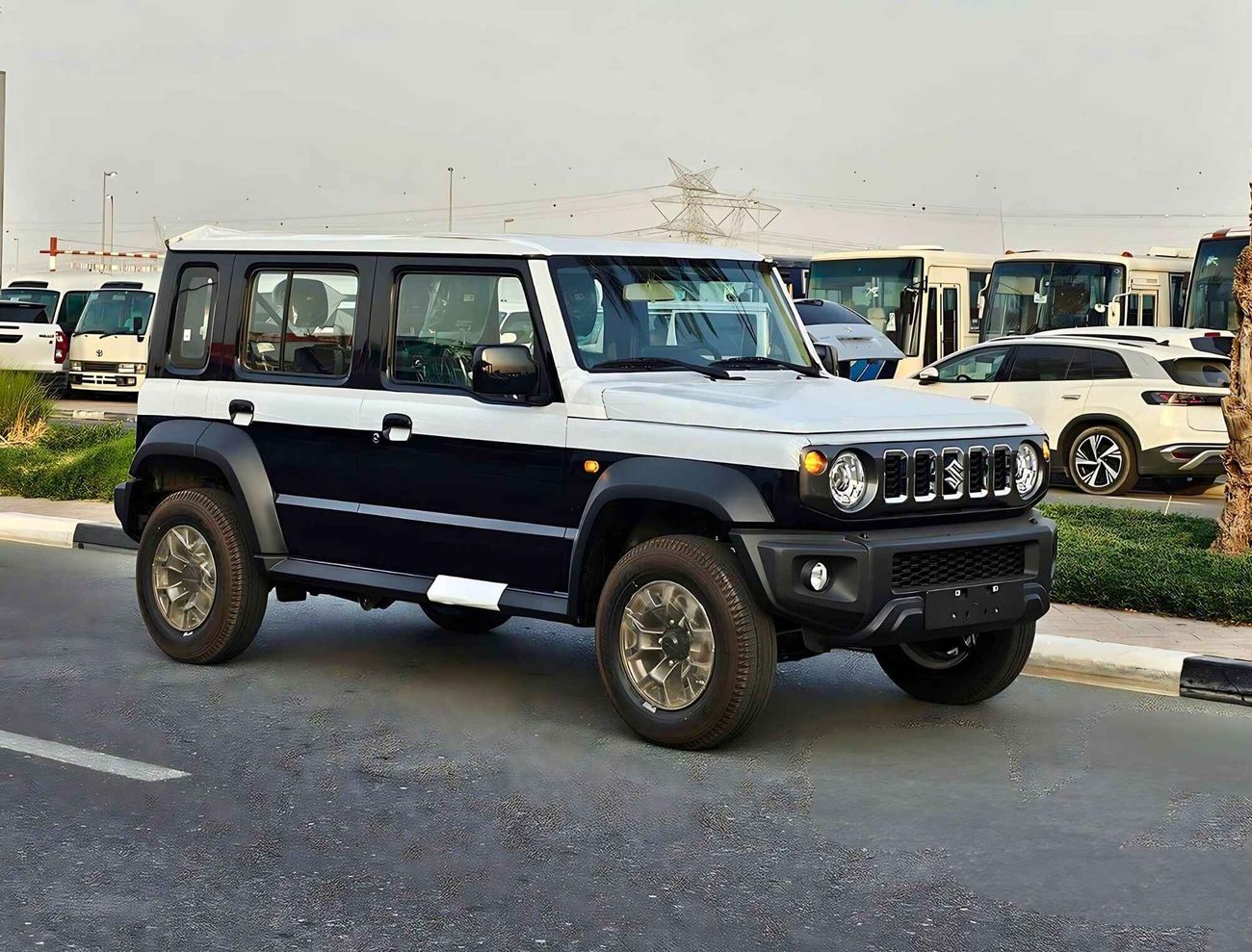 سوزوكي جيمني GLX / ALL GRIP OF ROAD / 1.5L V4 / A/T /  9" DISPLAY / 4X4 (CODE # 68007)