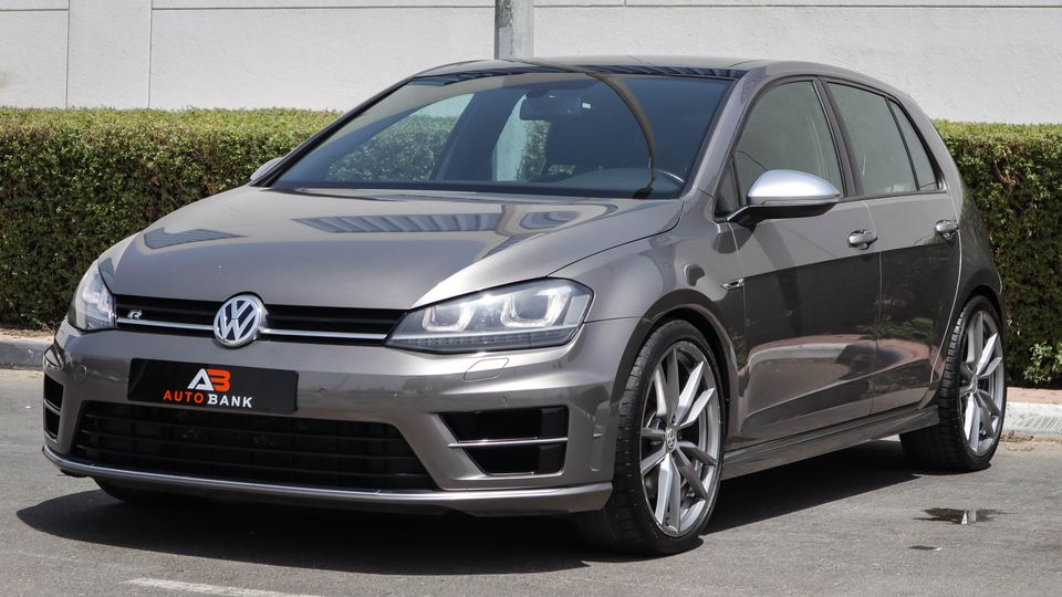 Used Volkswagen Golf R 2016 for sale in Dubai - 458721