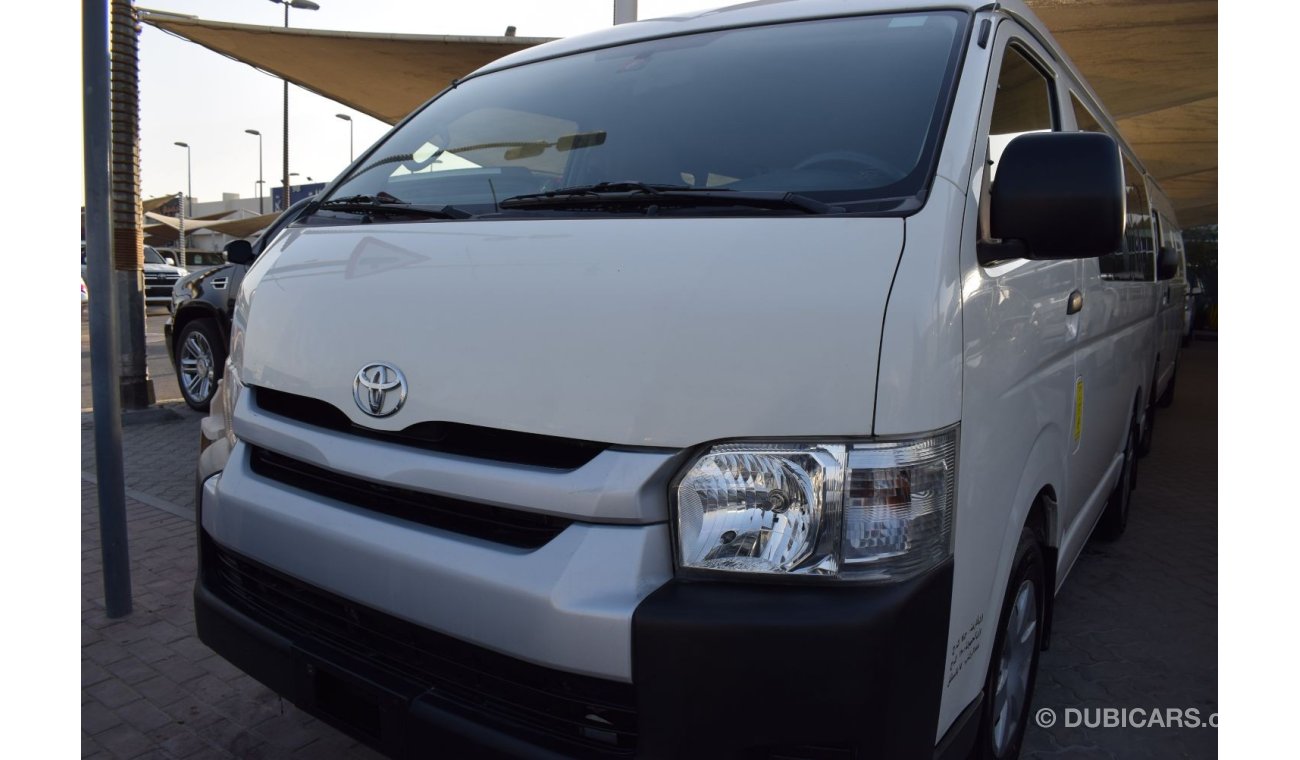 تويوتا هاياس Toyota Hiace Midroof 15 seater Bus, Model:2015. Free of accident