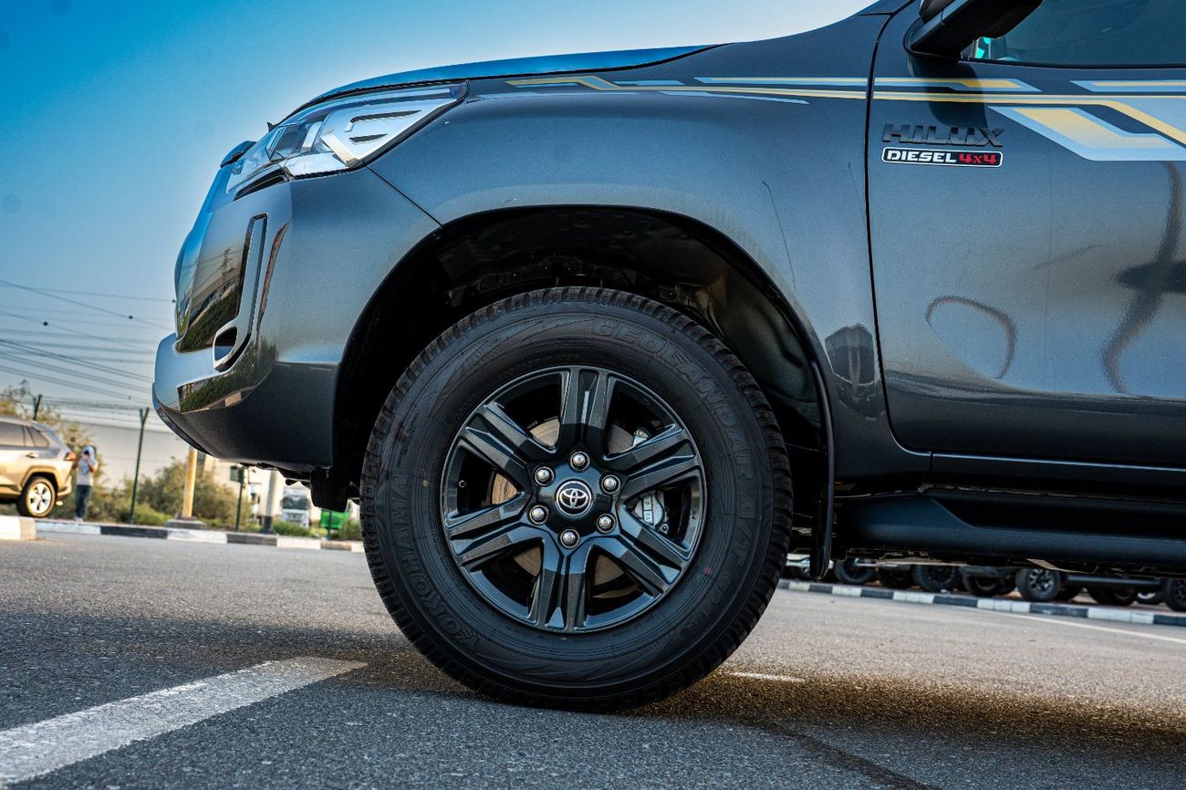 تويوتا هيلوكس TOYOTA HILUX  Diesel 2.4 2026 Full auto Black to Gray