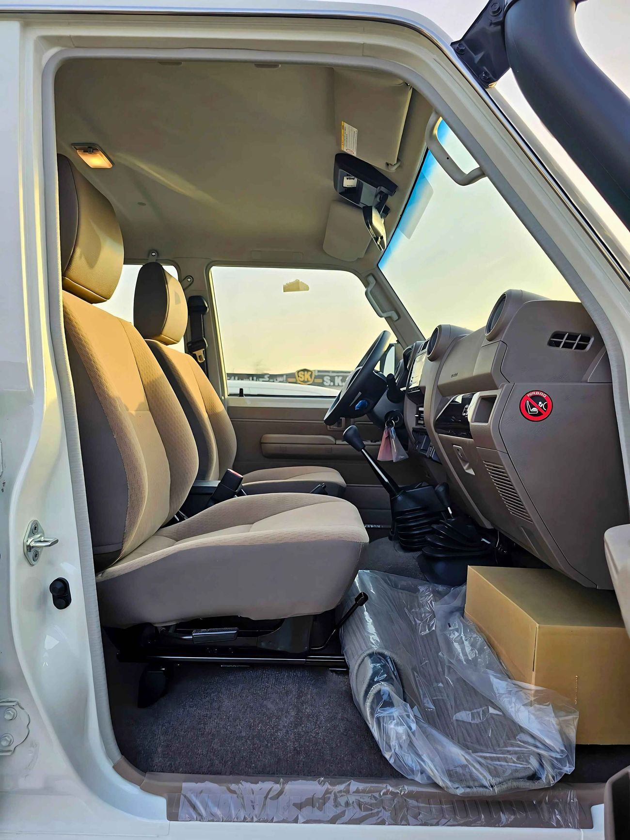 Toyota Land Cruiser 70 LC76 | M/T | 2.8L V4 DIESEL | DVD+CAMERA | SNORKEL | PWR WINDOWS & LOCKS (CODE # DSL-E)