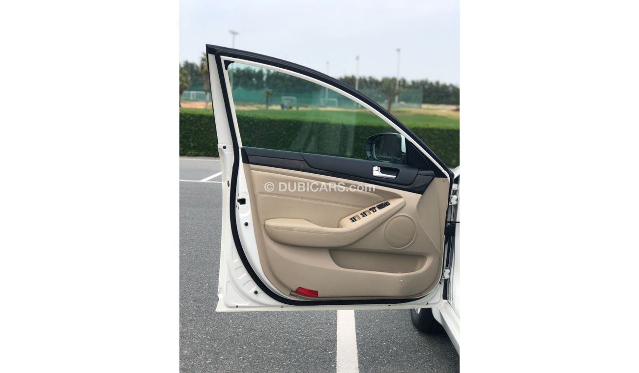 Kia Cadenza EX MODEL 2015 GCC CAR PERFECT CONDITION INSIDE AND OUTSIDE 2keys