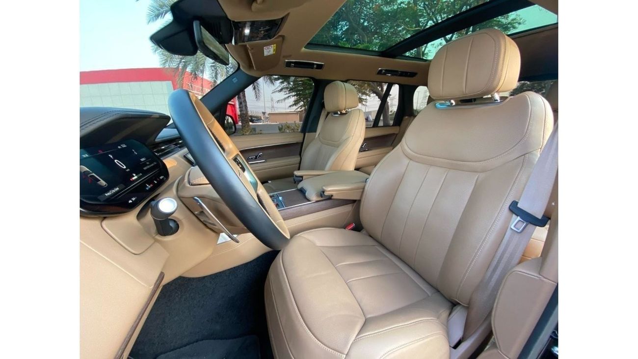 Land Rover Range Rover **2023** V6 P400 GCC SPEC UNDER WARRANTY AND SERVICE