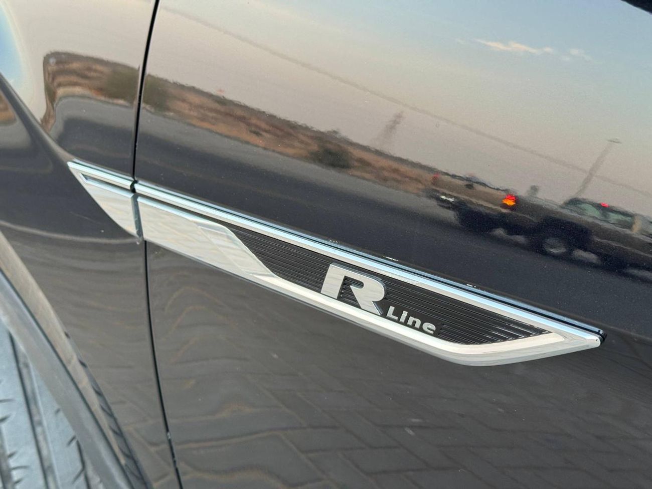 فولكس واجن اطلس R-LINE / 4MOTION / V6 3.6L / فتحة سقف بانورامية / بحالة ممتازة / رادار