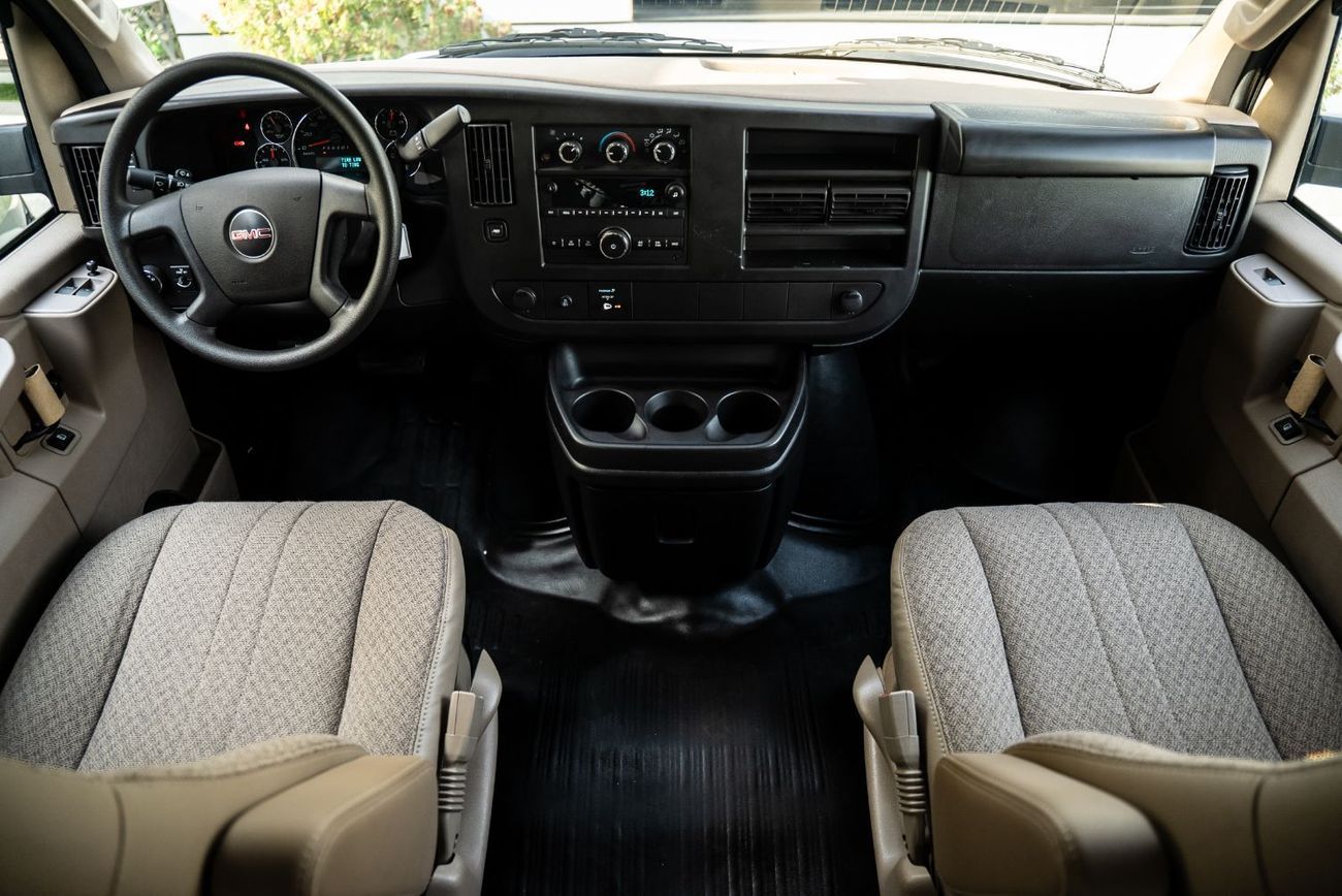 GMC Savana 3500 Cargo Extended Wheelbase 2023 GCC 6.6L V8 0Kms