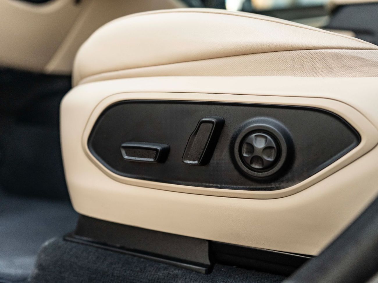 جيب جراند شيروكي Limited 3.6L