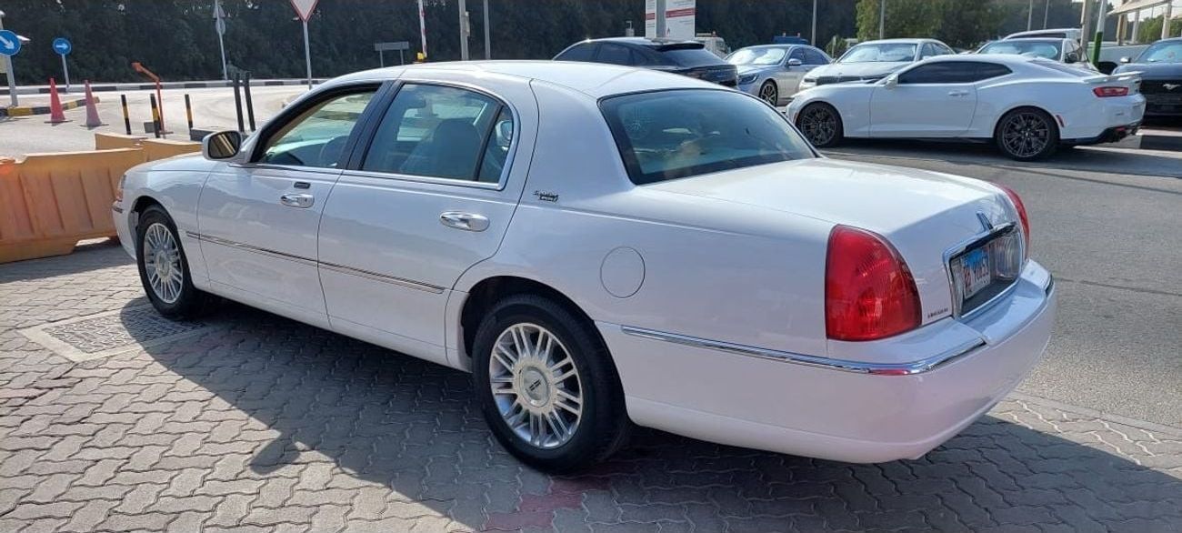 لينكولن تاون كار very clean car