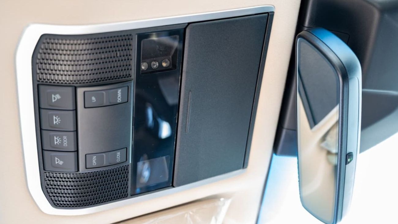 Toyota Land Cruiser VX-V 4.0L | Petrol | V6 | Automatic | 7 Seater | 4 Door