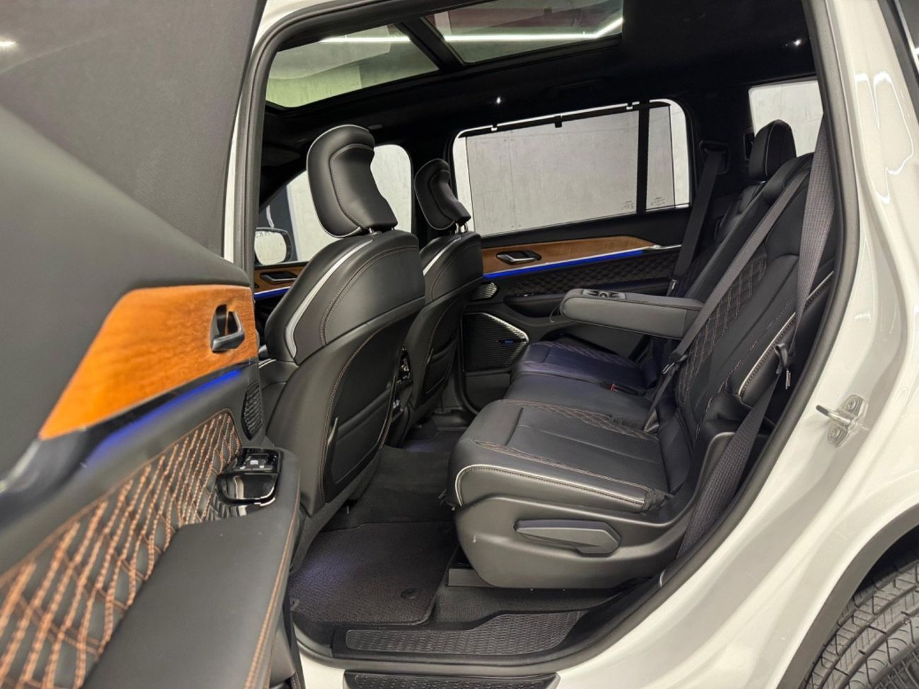 Jeep Grand Cherokee Summit Reserve 5.7L