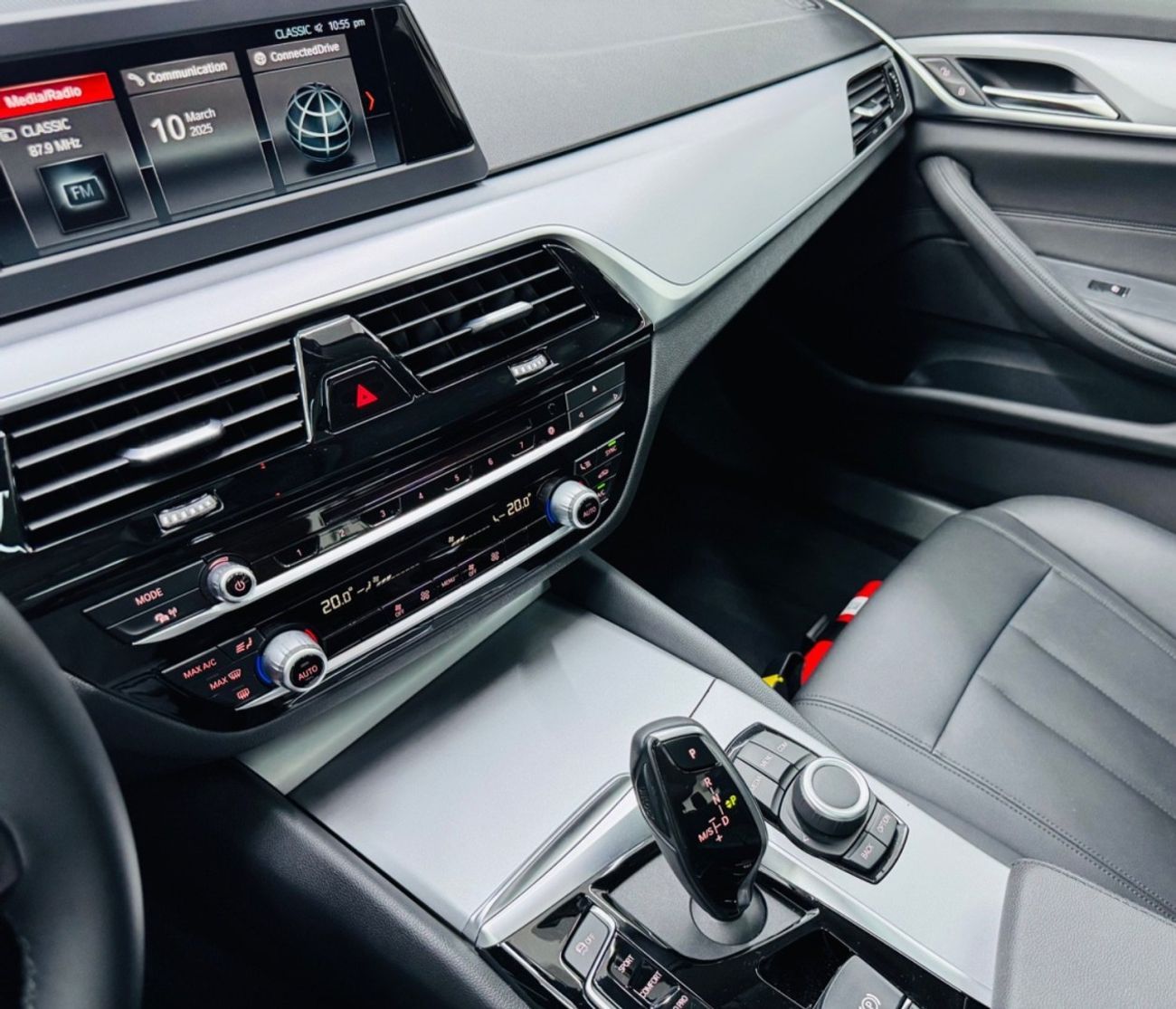 بي أم دبليو 520i Std 2.0L