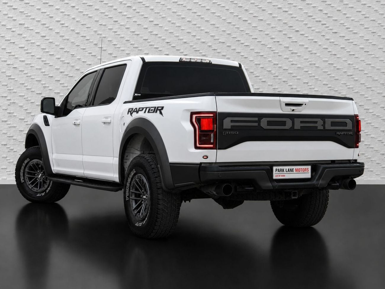Ford F-150 RAPTOR SUPER CAB (3.5L · 6 Cyl · Automatic · Petrol · Pick Up Truck · All Wheel Drive · 5 Seats · 4 Door)