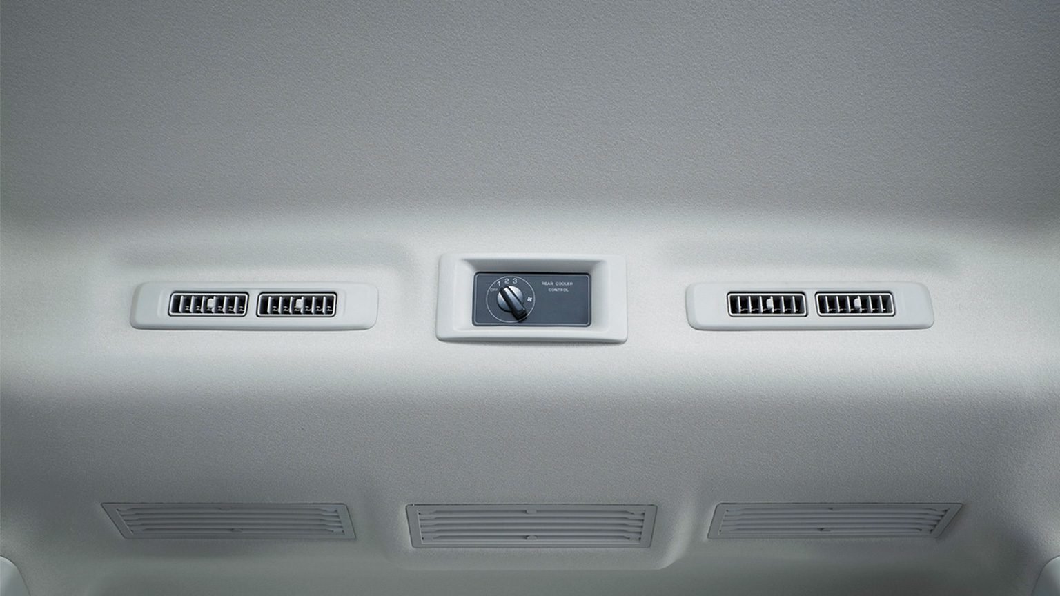 Nissan Urvan interior - Rear AC Vents