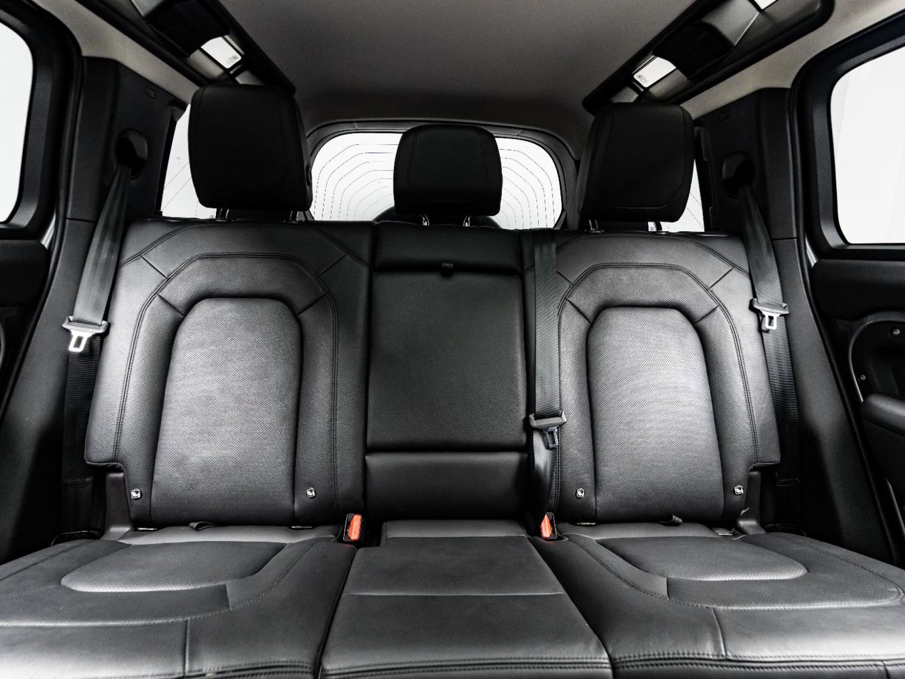 لاند روفر ديفندر 2023 Land Rover Defender 110 P300 SE, 2.0 TC I4 4WD, 300bhp, 8 Speed Auto