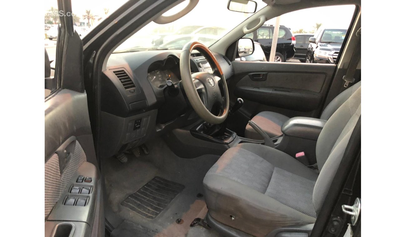 Toyota Hilux 2.4L Diesel, Clean Interior and Exterior, Power Locks, Power Windows, Power Mirrors, Alloy Rims 17''