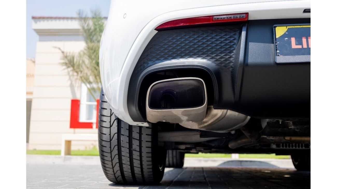 Porsche Macan Porsche Macan 2023 GCC under Agency Warranty with Flexible Down-Payment.