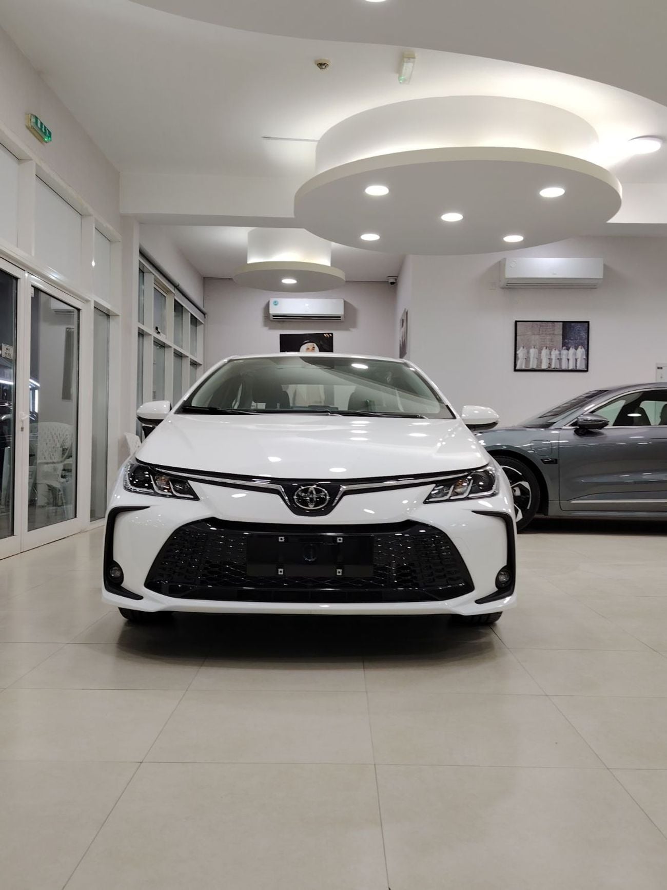 تويوتا كورولا GLI Moonroof Hybrid 1.8L