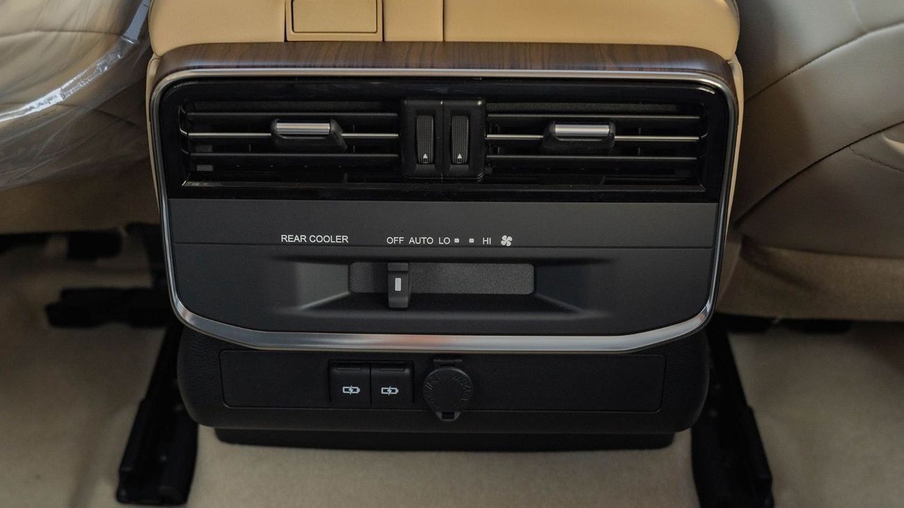 Toyota Land Cruiser 2025 Toyota Land Cruiser 300 GXR 3.5L AT Petrol (White)