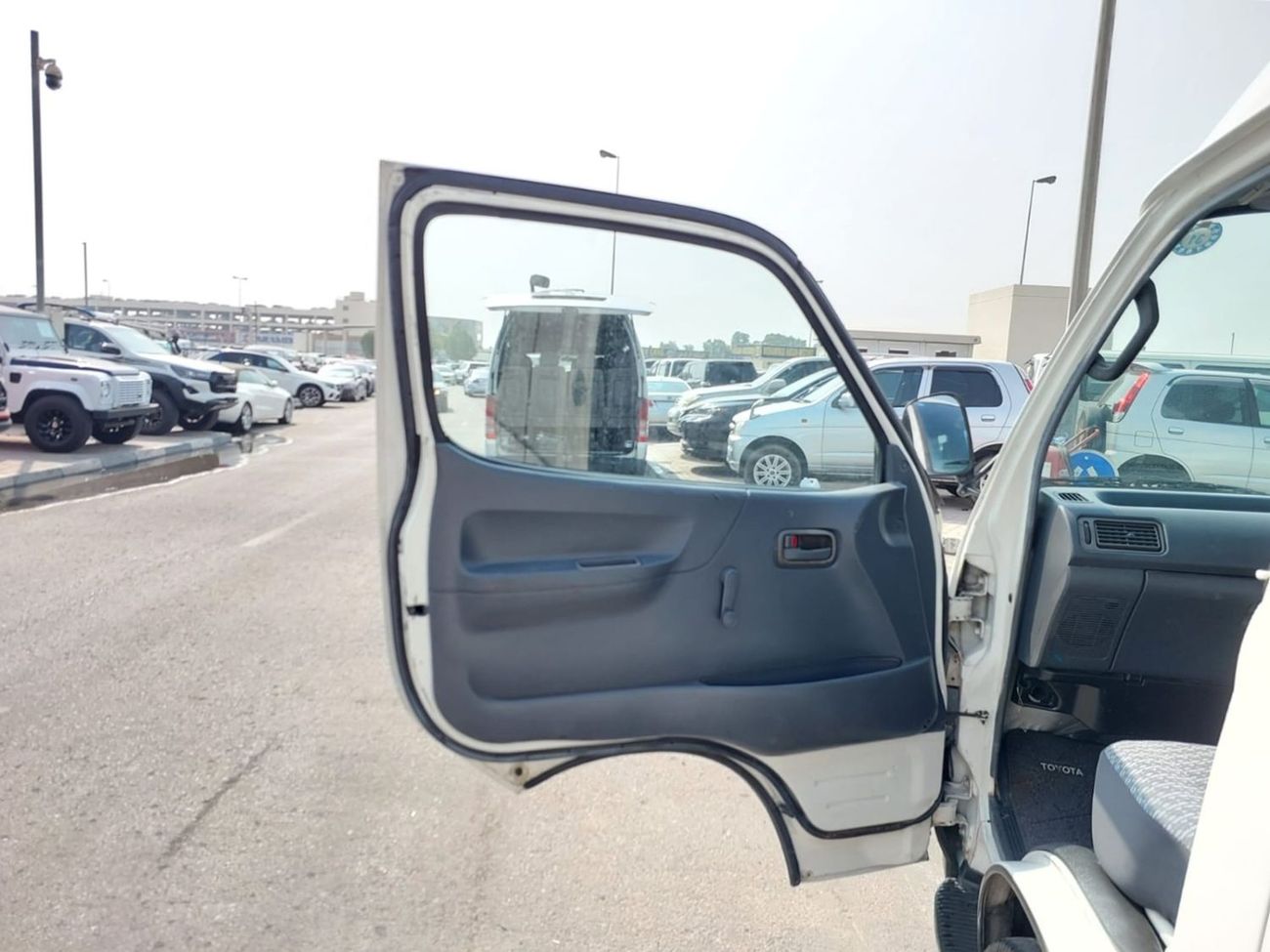 تويوتا هاياس TOYOTA HIACE COMMUTER VAN RHD 2001 MODEL 3.0 L DIESEL MANUAL(PM08349)
