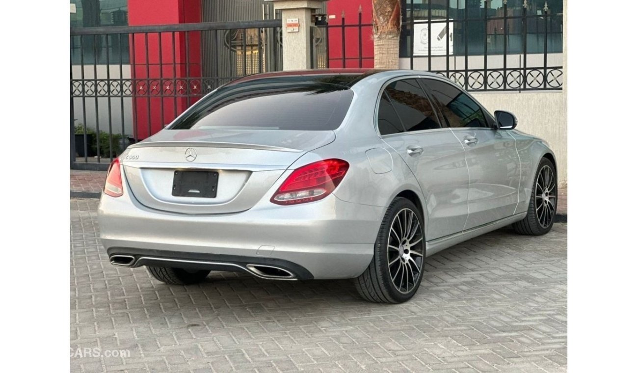 مرسيدس بنز C 300 لاكجري