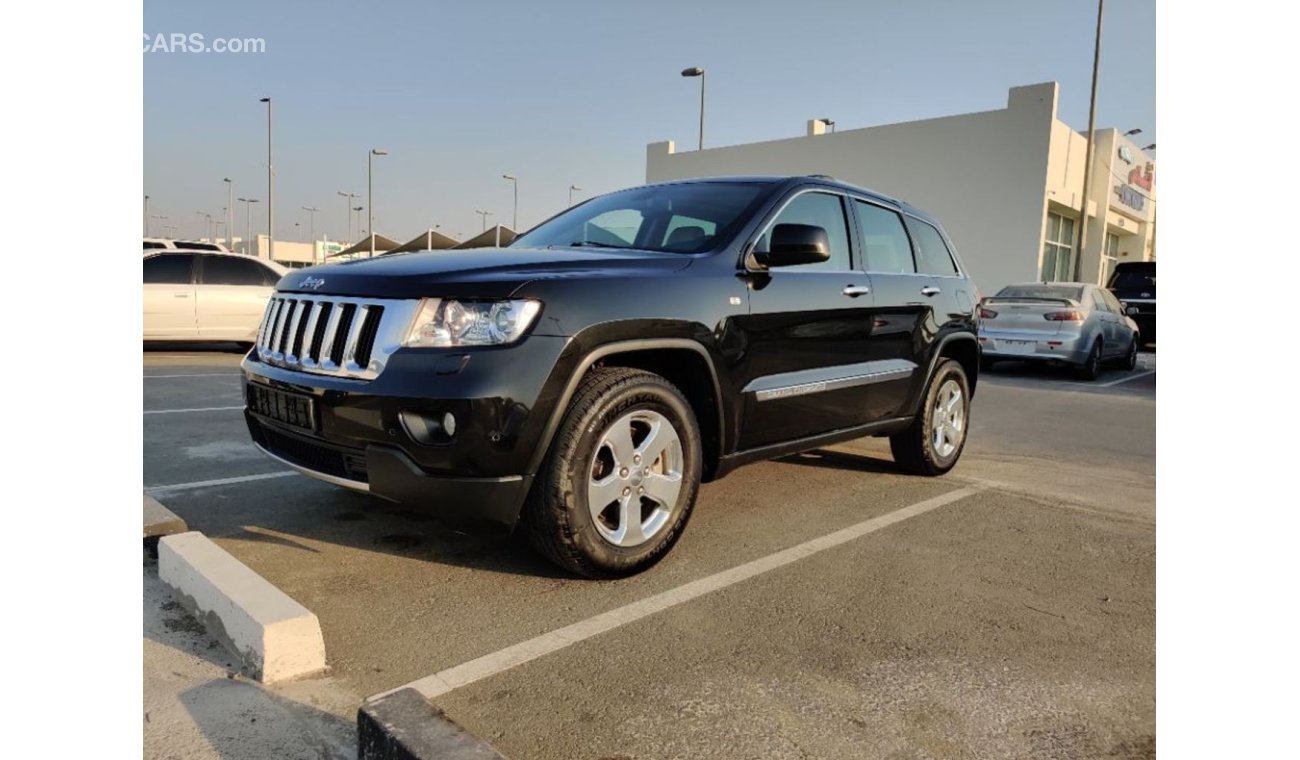 جيب جراند شيروكي 2012 Full options Hemi Panorama roof navigation leather interiors